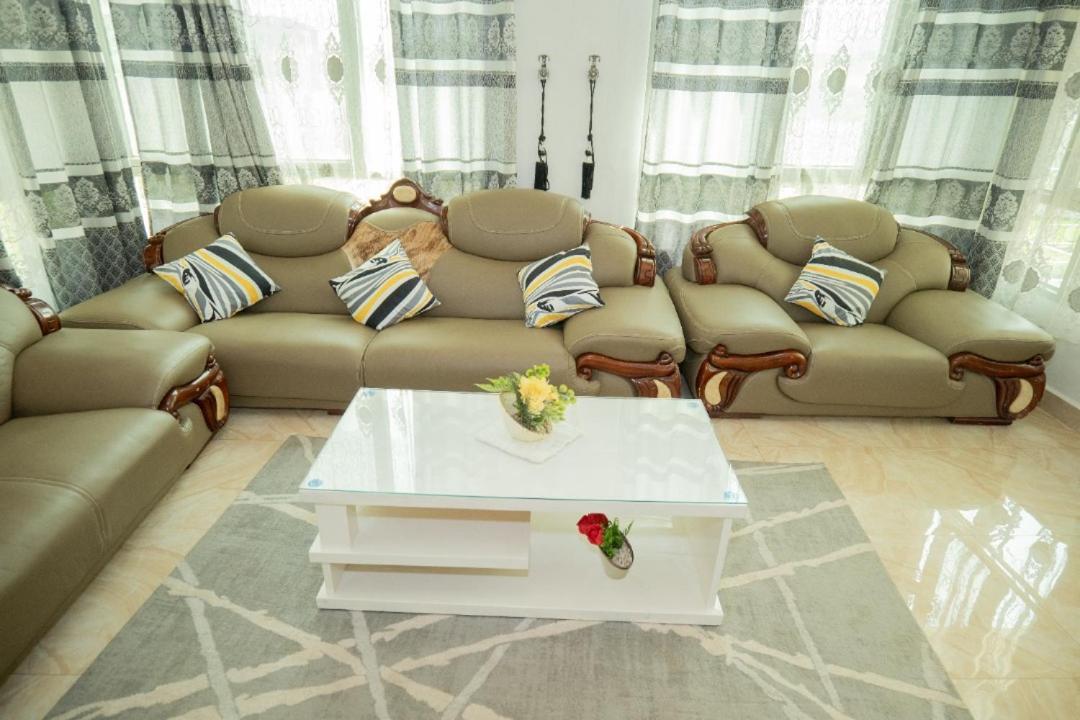 The City Block Apartment Бужумбура Екстер'єр фото